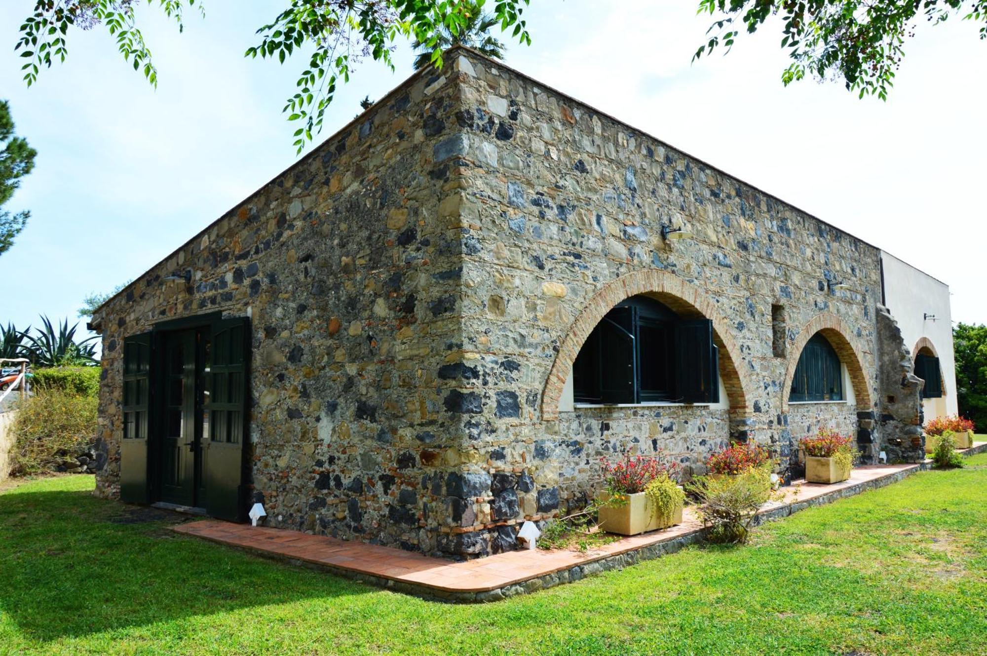Antico Borgo Etneo Country Hotel Calatabiano Eksteriør bilde