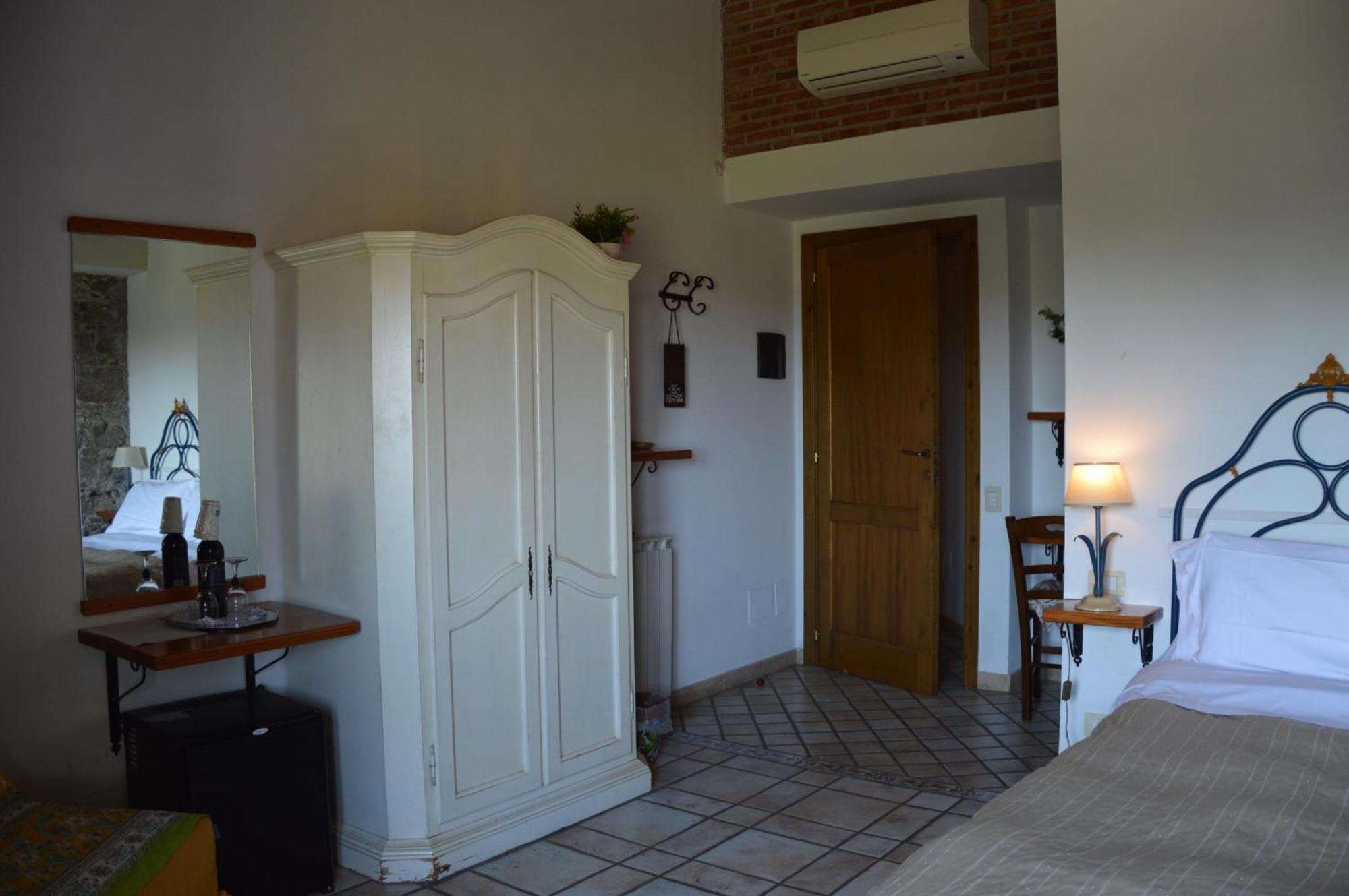 Antico Borgo Etneo Country Hotel Calatabiano Eksteriør bilde